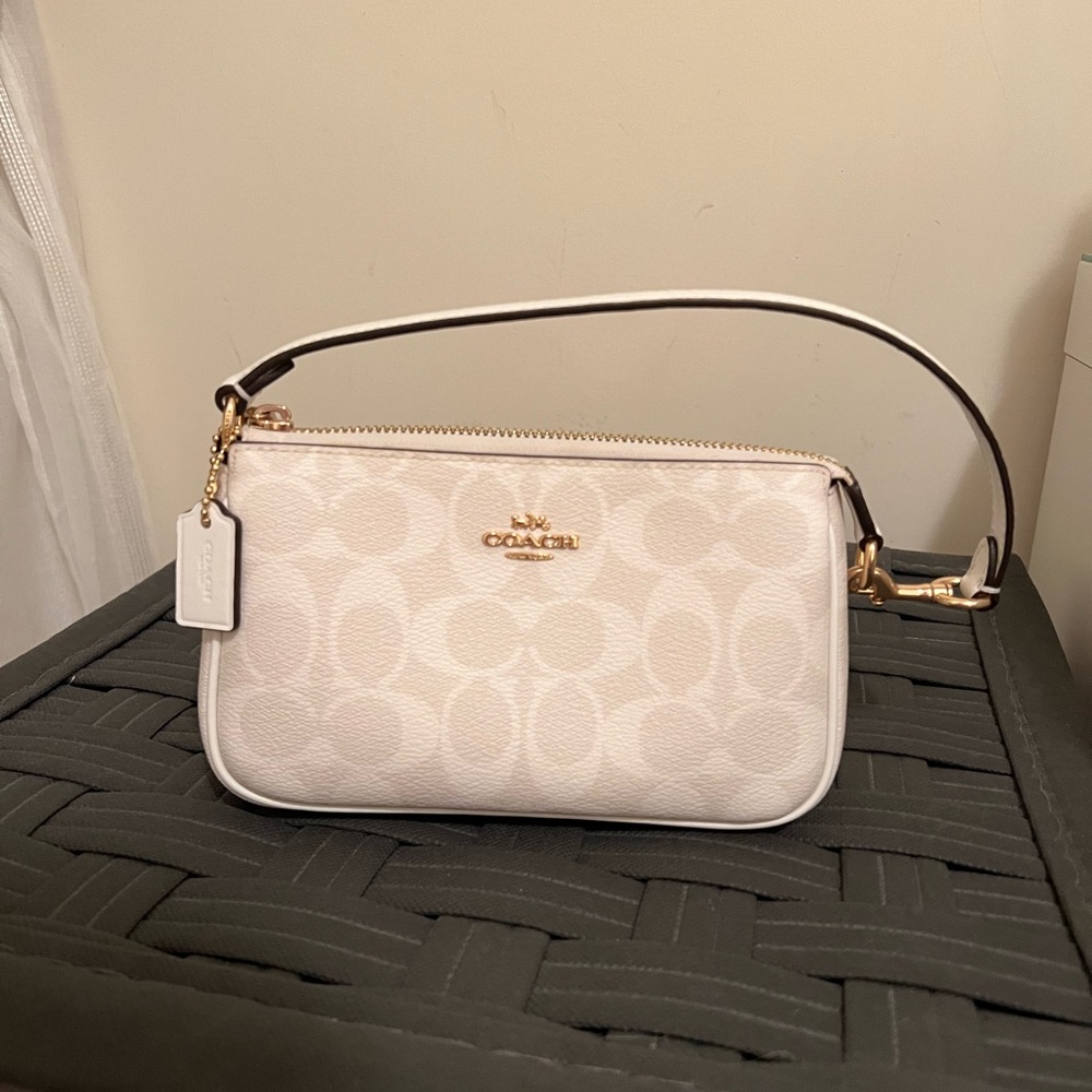 Coach Nolita 19